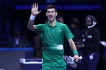 ATP Finals: Djokovic vào bán kết, Medvedev bị loại