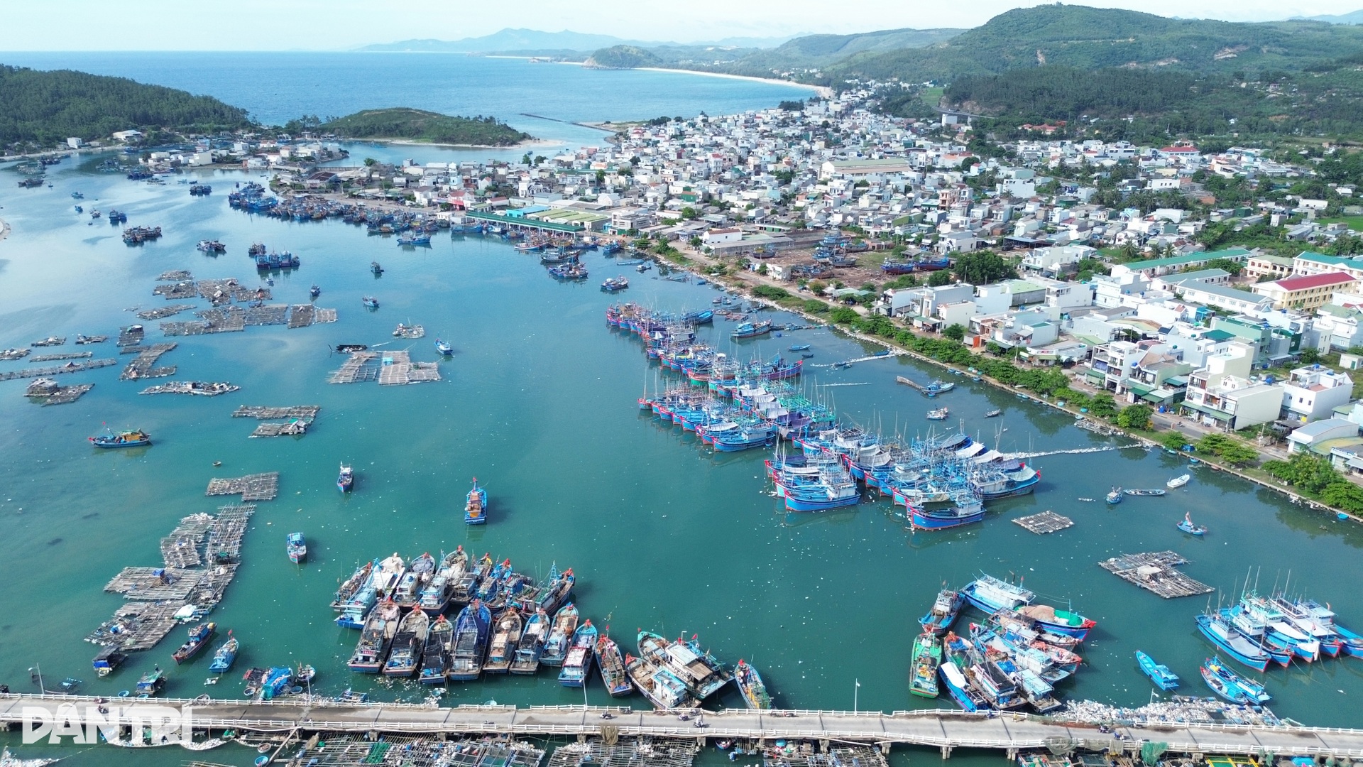 Ẩn họa khôn lường từ nghĩa địa tàu cá lớn nhất miền Trung - 1 Ẩn họa khôn lường từ nghĩa địa tàu cá lớn nhất miền Trung - 1