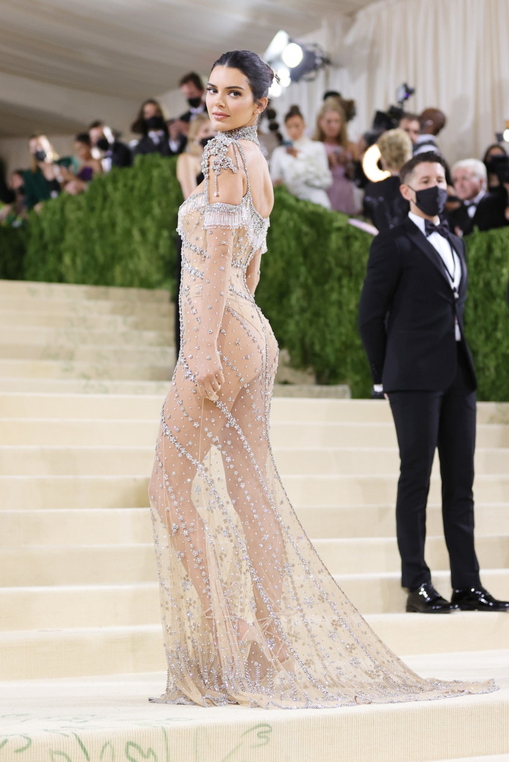 Choáng ngợp với loạt trang phục ấn tượng của mỹ nhân dự MET gala 2021 - 14 Choáng ngợp với loạt trang phục ấn tượng của mỹ nhân dự MET gala 2021 - 14