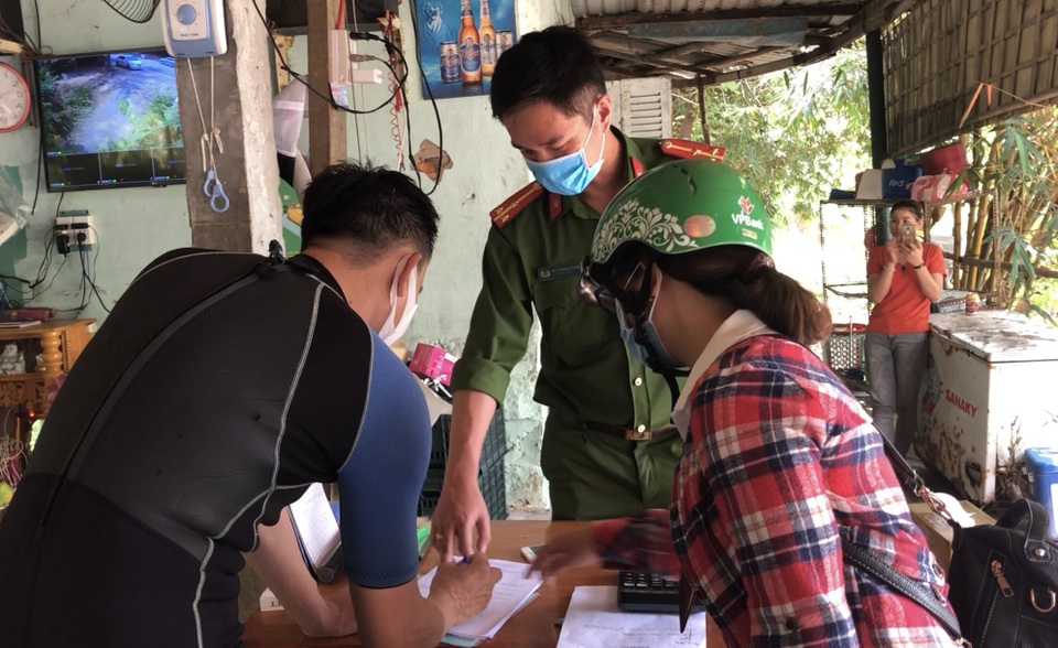 Đà Nẵng lập chốt ngăn du khách tụ tập ở bán đảo Sơn Trà - 4 Đà Nẵng lập chốt ngăn du khách tụ tập ở bán đảo Sơn Trà - 4