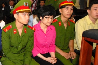 Huyền Như mím môi, bình thản nghe Viện Kiểm sát vạch tội