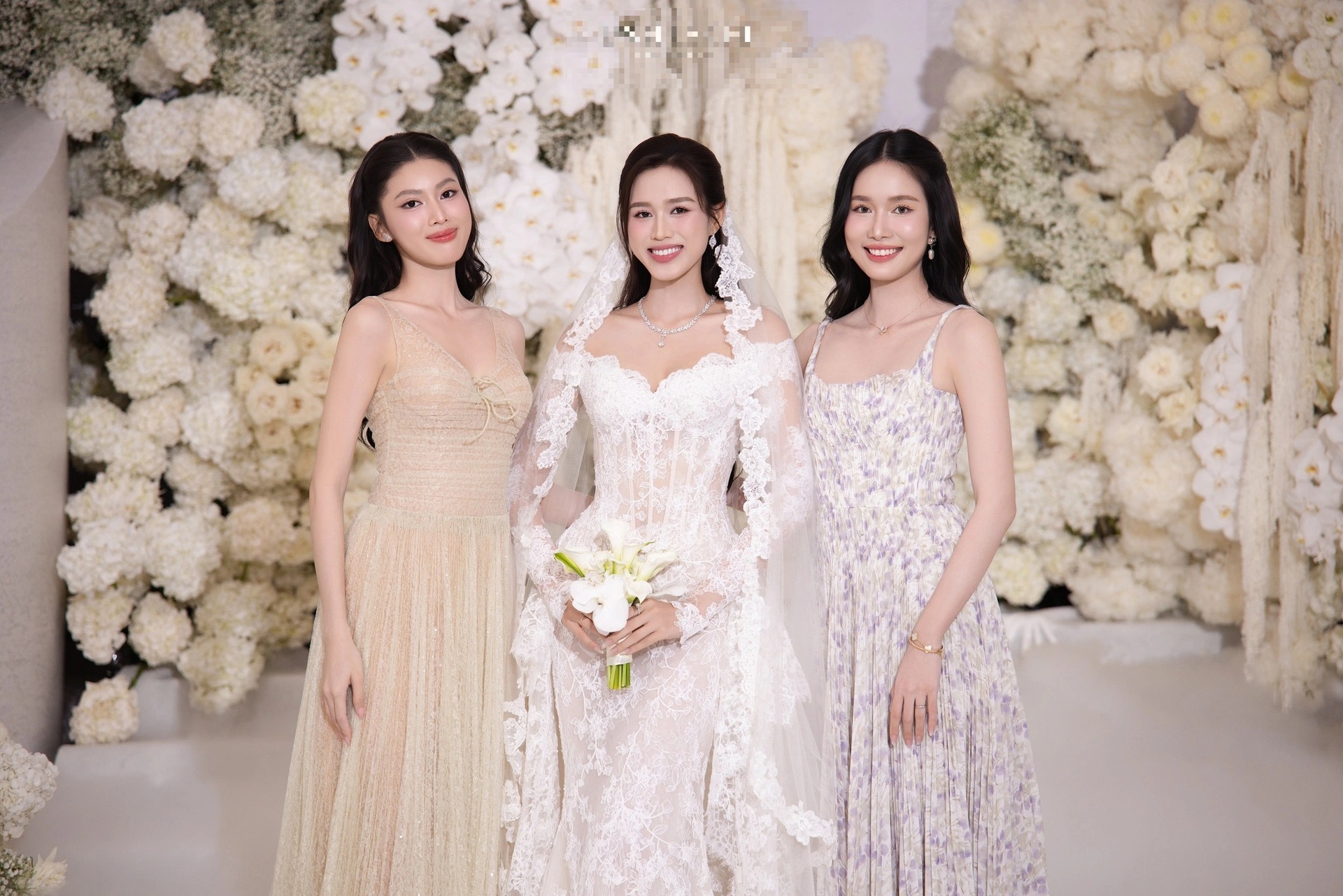 Á hậu giỏi tiếng Pháp học tiến sĩ ở tuổi 27, viên mãn bên chồng tri thức - 11