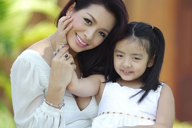 Ảnh đẹp như tranh của gia đình người mẫu Thúy Hằng