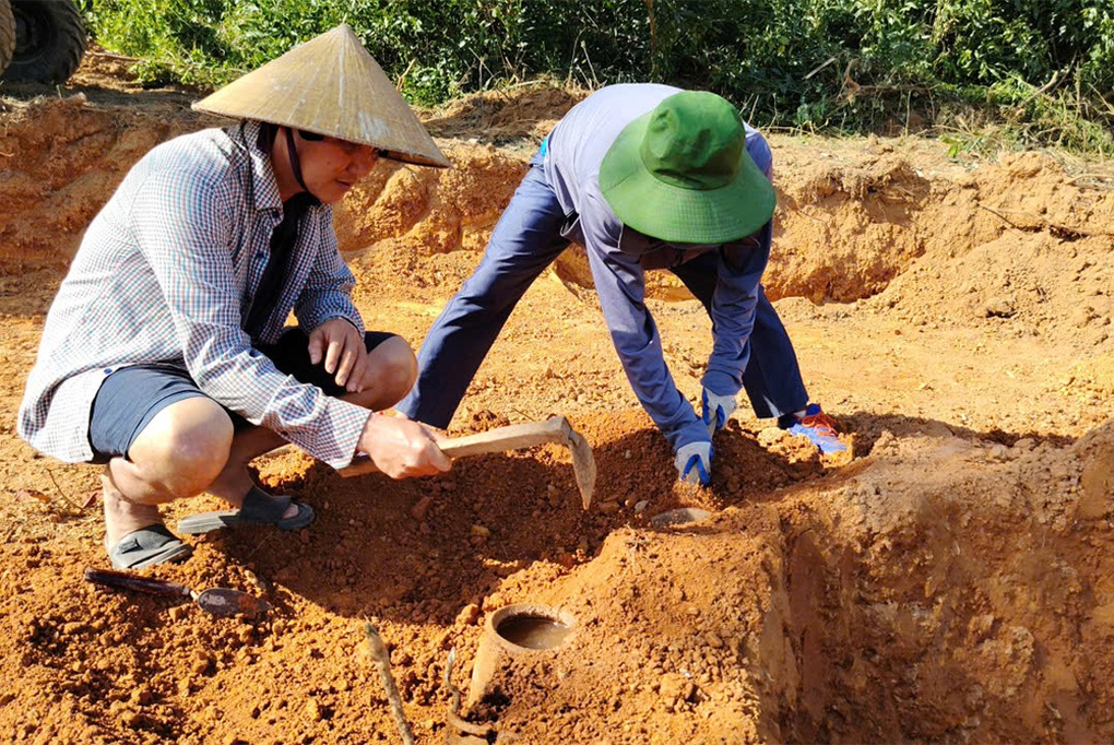 Phát hiện mộ gạch cổ có 2 thanh kiếm chưa từng được ghi nhận - 1 Phát hiện mộ gạch cổ có 2 thanh kiếm chưa từng được ghi nhận - 1