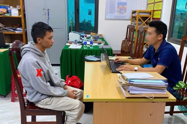 Dụ dỗ, ép nhiều nữ sinh quay video lộ cơ thể, khiêu dâm