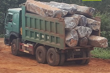 Phạt 120 triệu đồng công ty khai thác đá quý “núp bóng” đá xây dựng ở Đắk Nông!