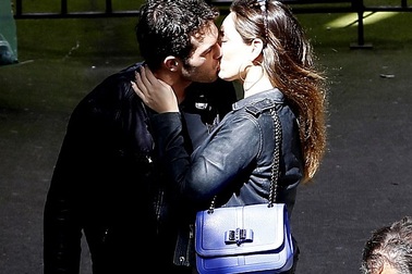 Mỹ nhân Kelly Brook say đắm bên người mới