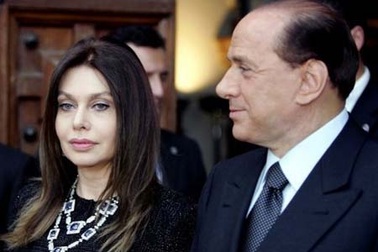 Cựu thủ tướng Italia Berlusconi chấp nhận mất "núi" tiền để ly dị vợ