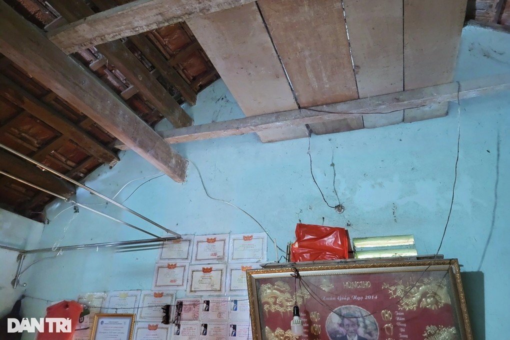 Nữ sinh viên xinh đẹp với con mắt sắp nổ tung và khát vọng được sống - 4 Nữ sinh viên xinh đẹp với con mắt sắp nổ tung và khát vọng được sống - 4