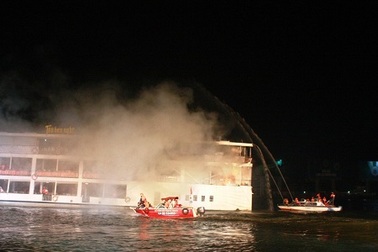 Hơn 700 người diễn tập chữa cháy, cứu nạn tàu du lịch