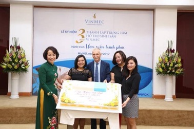 Hơn 300 em bé ra đời từ thụ tinh ống nghiệm thành công tại Vinmec