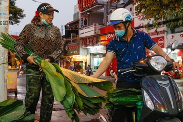 Chợ lá dong lâu đời nhất Sài Gòn tấp nập ngày giáp Tết