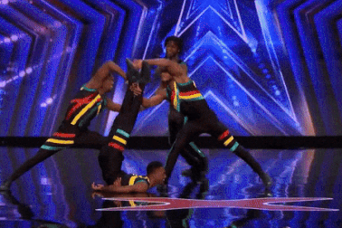 “Nhăn mặt” trước những động tác uốn dẻo của “người không xương”