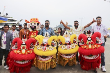 Quảng Ninh tổ chức múa lân đón đoàn 4.500 khách của tỷ phú Ấn Độ