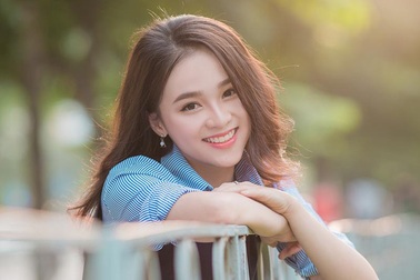 Nụ cười đẹp tựa nắng thu của nữ sinh Hà thành