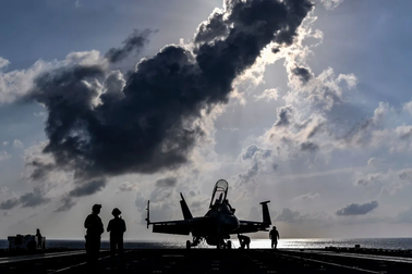 Mỹ cáo buộc phi công Nga tìm cách "không chiến" ở không phận Syria