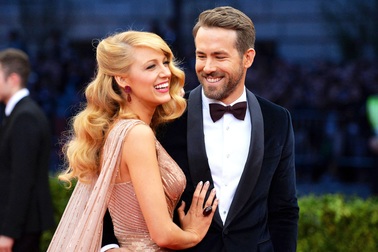 Những cặp đôi ngôi sao yêu nhau bất chấp khoảng cách tuổi tác