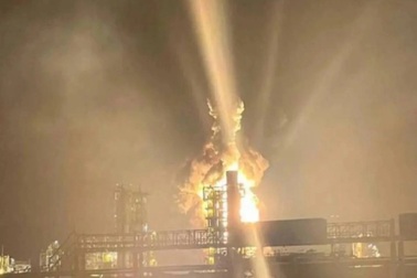 Ukraine liên tiếp tấn công cơ sở dầu khí sâu trong lãnh thổ Nga