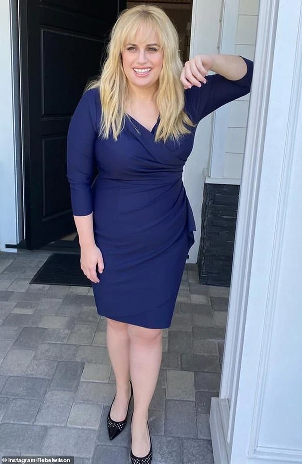 Adele khoe bụng phẳng sau khi giảm... 45 kg - 5 Adele khoe bụng phẳng sau khi giảm... 45 kg - 5