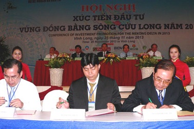 Vietcombank ký kết hai dự án với trị giá gần 120 tỷ đồng tại MDEC Vĩnh Long 2013