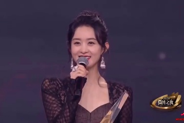 Triệu Lệ Dĩnh nhận giải Diễn viên thực lực của năm 2020