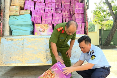 Công an Hưng Yên phát hiện 21.000 bánh trung thu không rõ nguồn gốc