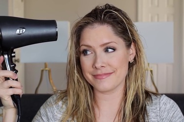 5 sai lầm khi sử dụng, biến máy sấy tóc thành “con dao giết người”