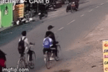 Nam thanh niên bị cướp giật dây chuyền, kéo lê trên đường