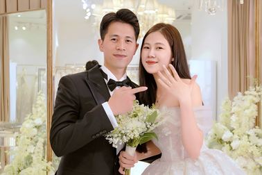 Vợ mới cưới xinh đẹp, yêu 8 năm của cầu thủ Trần Đình Trọng