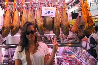 Điếu văn con gái viết cho mẹ khiến nhiều người cười trong nước mắt