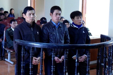 17 tháng tù cho nhóm lâm tặc chém kiểm lâm