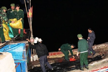 Bắt giữ chiếc tàu không biển kiểm soát chở gần 2 tấn pháo