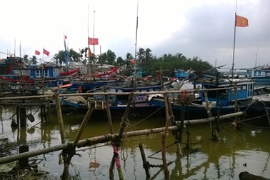 Cửa sông bị vùi lấp, hàng ngàn tàu mắc kẹt