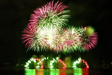 Dịch vụ du lịch “nóng” theo pháo hoa dịp lễ 30/4 -1/5