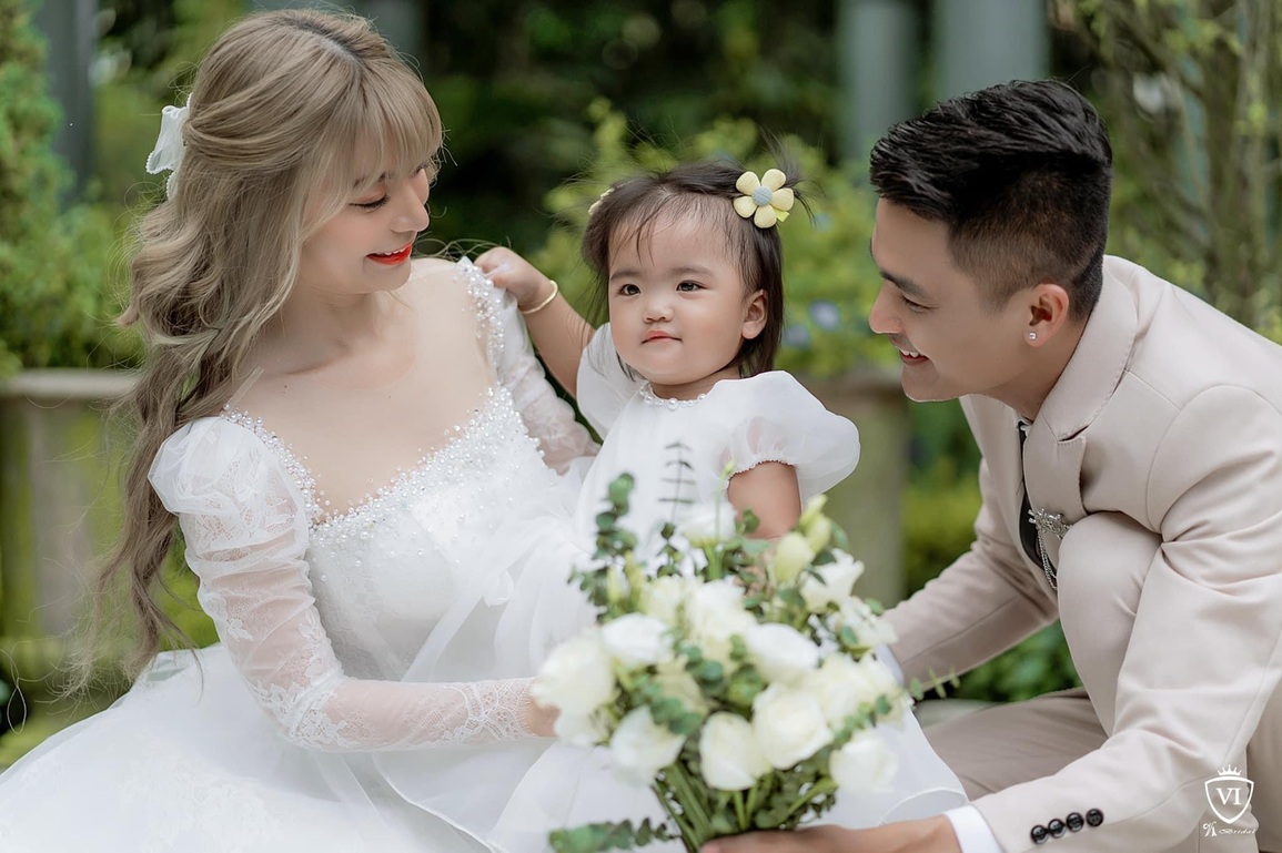 An ninh bất ngờ thắt chặt trong đám cưới Mạc Văn Khoa tại TPHCM - 5 An ninh bất ngờ thắt chặt trong đám cưới Mạc Văn Khoa tại TPHCM - 5