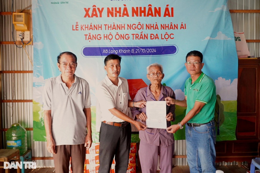 Trao nhà Nhân ái tới cụ ông cả đời bị bệnh tật ở Đồng Tháp - 1 Trao nhà Nhân ái tới cụ ông cả đời bị bệnh tật ở Đồng Tháp - 1