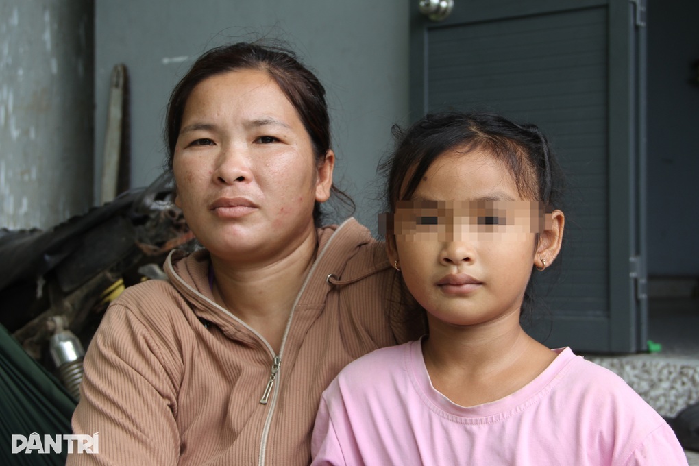 Chạy ăn từng bữa, mẹ phải trả góp để mua “tấm vé an toàn” cho con - 3 Chạy ăn từng bữa, mẹ phải trả góp để mua “tấm vé an toàn” cho con - 3