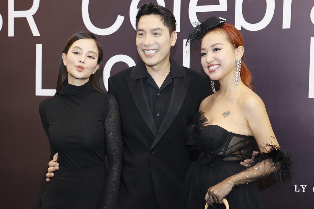 Vân Hugo rạng rỡ trong đêm diễn thời trang của Huyền Châu - 2 Vân Hugo rạng rỡ trong đêm diễn thời trang của Huyền Châu - 2