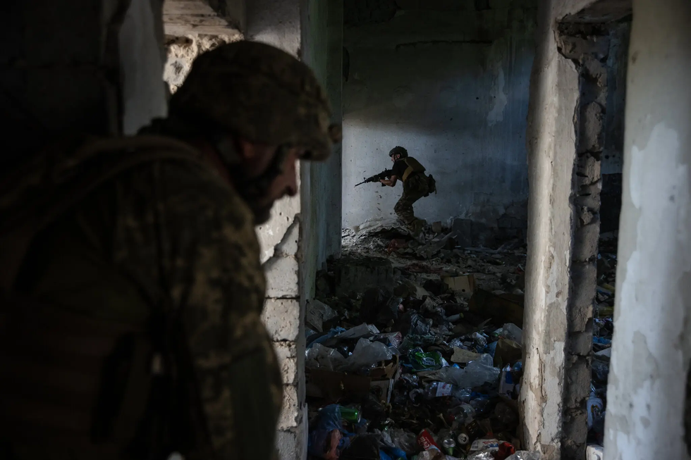 Ukraine chọc thủng phòng thủ của Nga: Trận chiến mới chỉ bắt đầu - 1