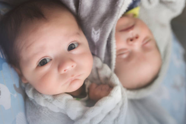 Cách nào giúp mẹ mang thai đôi nuôi con vẫn nhàn tênh?