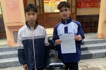 Nẹt pô ầm ĩ, thanh niên bị phát hiện vi phạm nồng độ cồn kịch khung