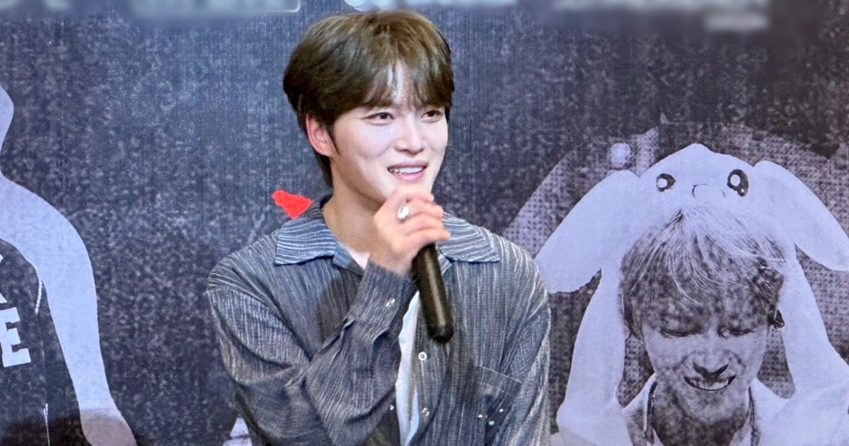 Kim Jae Joong nói "anh yêu em", bù đắp cho fan sau đêm nhạc bị hủy ở Hà Nội