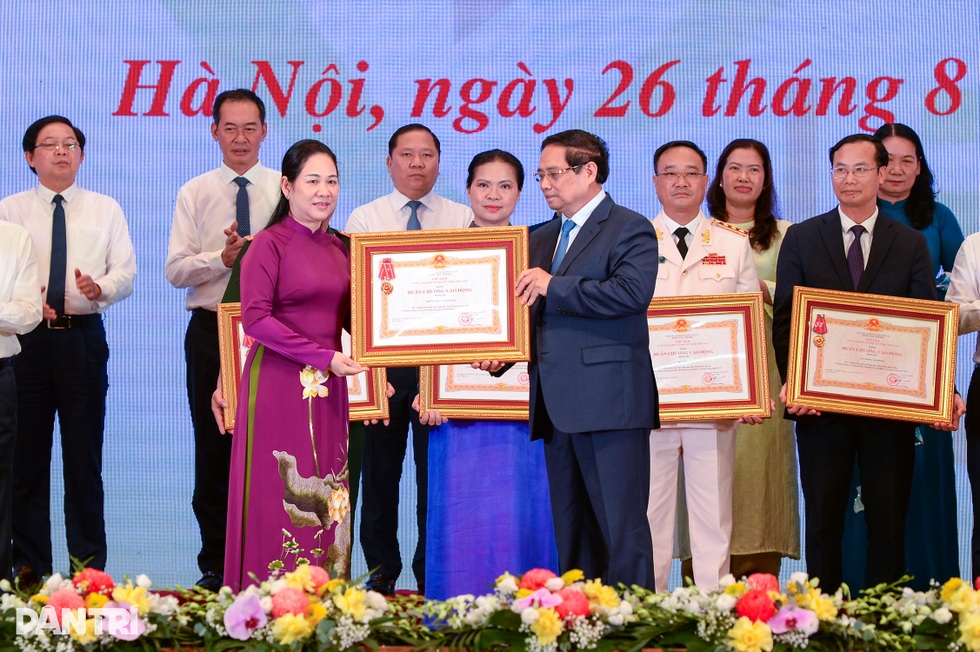 Thủ tướng: Xóa hơn 334.230 nhà tạm, nhà dột nát là một kỳ tích giảm nghèo - 3