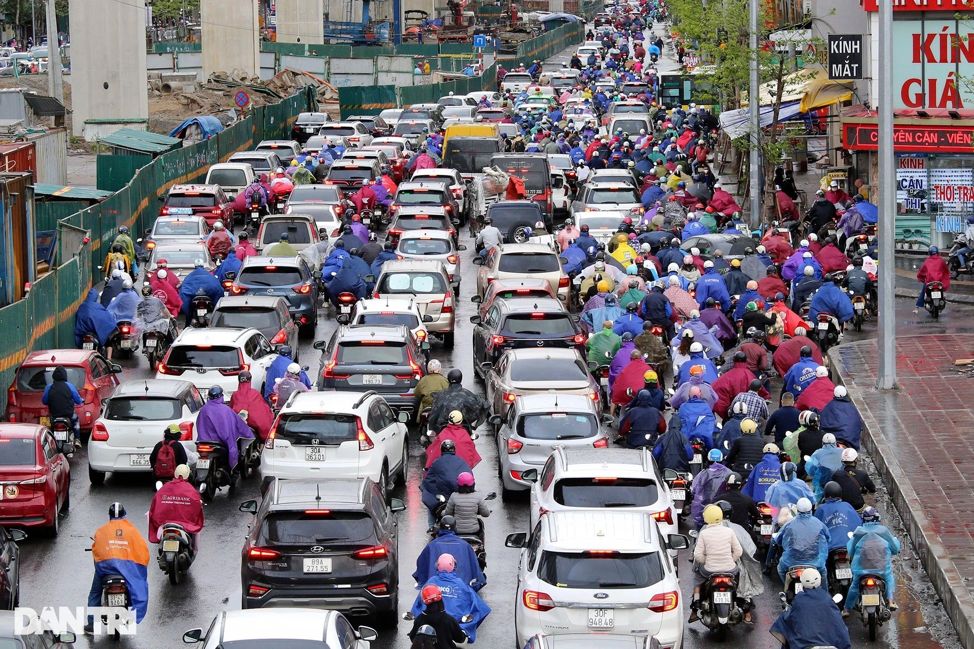 Thực trạng giao thông Hà Nội và những vấn đề bất cập cần lời giải | Báo Dân  trí