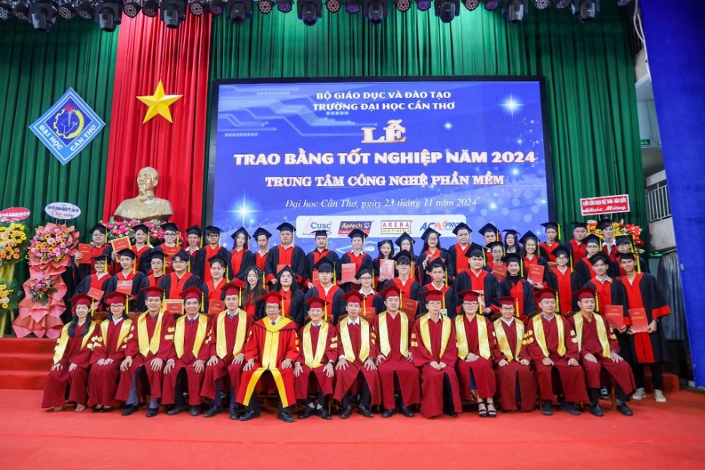 Cần Thơ: Trao học bổng cho học sinh, sinh viên đam mê công nghệ và sáng tạo - 2 Cần Thơ: Trao học bổng cho học sinh, sinh viên đam mê công nghệ và sáng tạo - 2