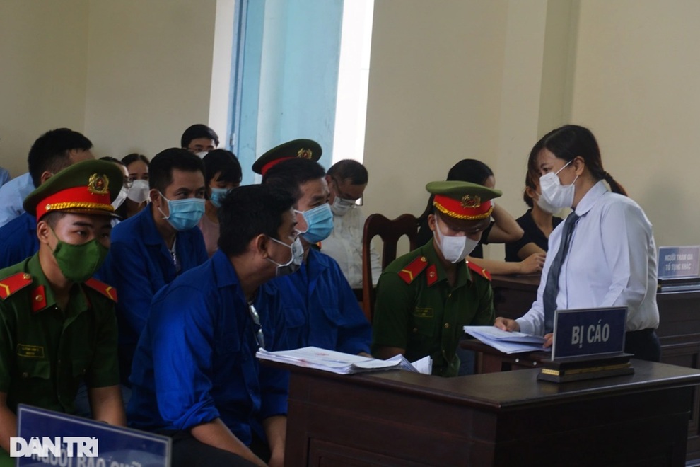 Đang xét xử Trương Châu Hữu Danh và nhóm báo sạch - 1 Đang xét xử Trương Châu Hữu Danh và nhóm báo sạch - 1