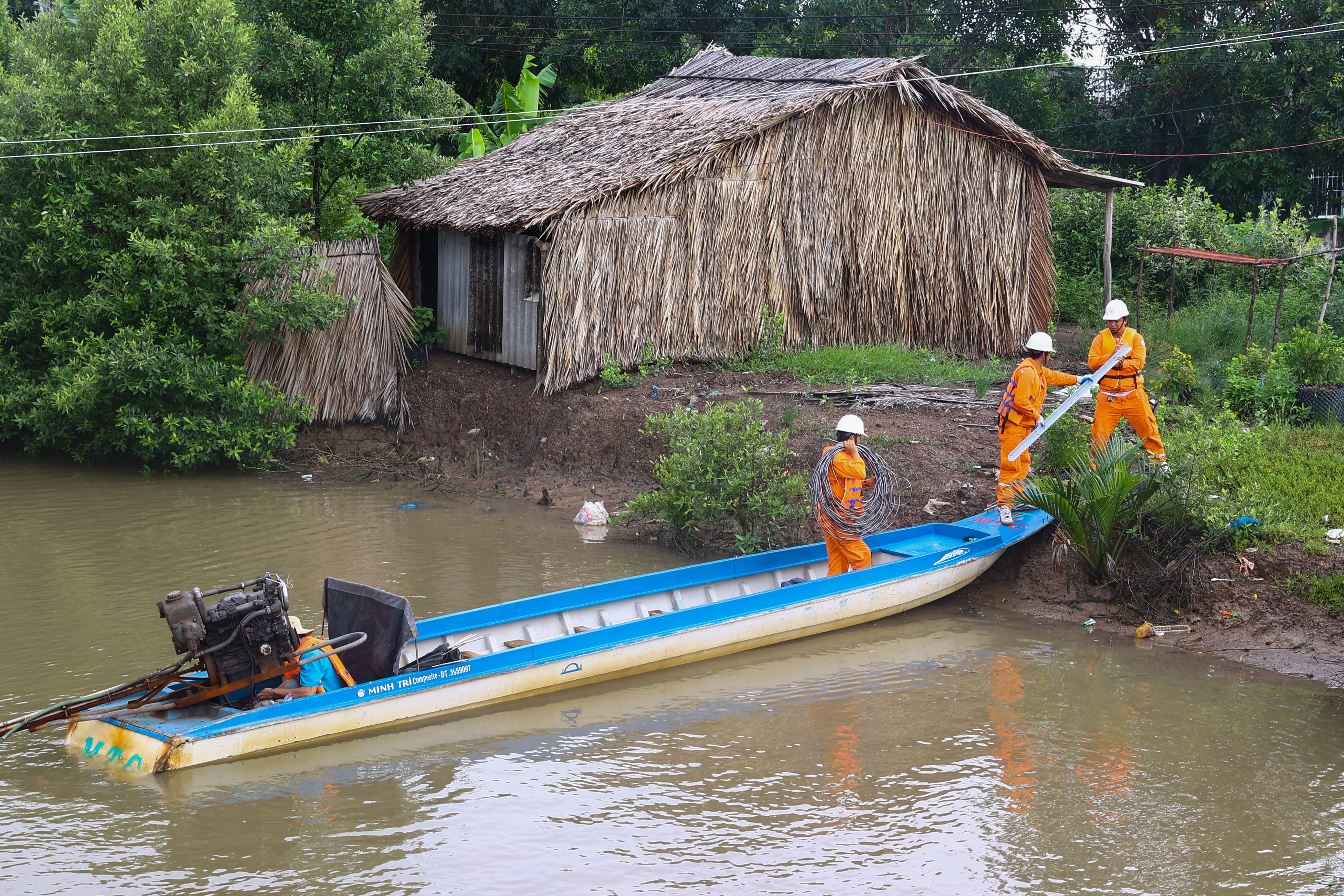 Đảm bảo lưới điện ổn định cho người dân cực Nam của Tổ quốc