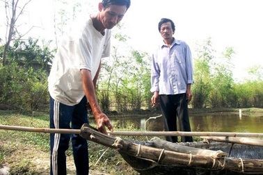 Cứu người gặp nạn trong lũ dữ