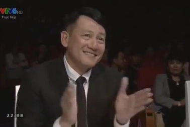 Phạm Hương tự tin trả lời ứng xử