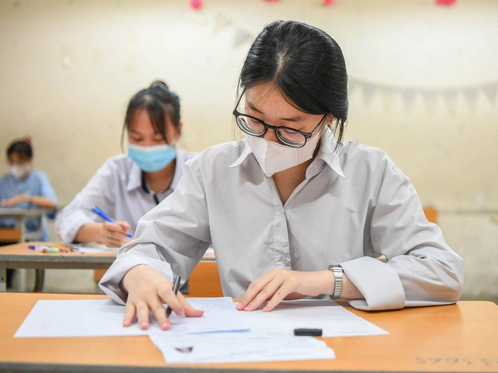 Bí mật của nước và Sóng của Xuân Quỳnh vào đề thi Văn tốt nghiệp 2021 - 2 Bí mật của nước và Sóng của Xuân Quỳnh vào đề thi Văn tốt nghiệp 2021 - 2